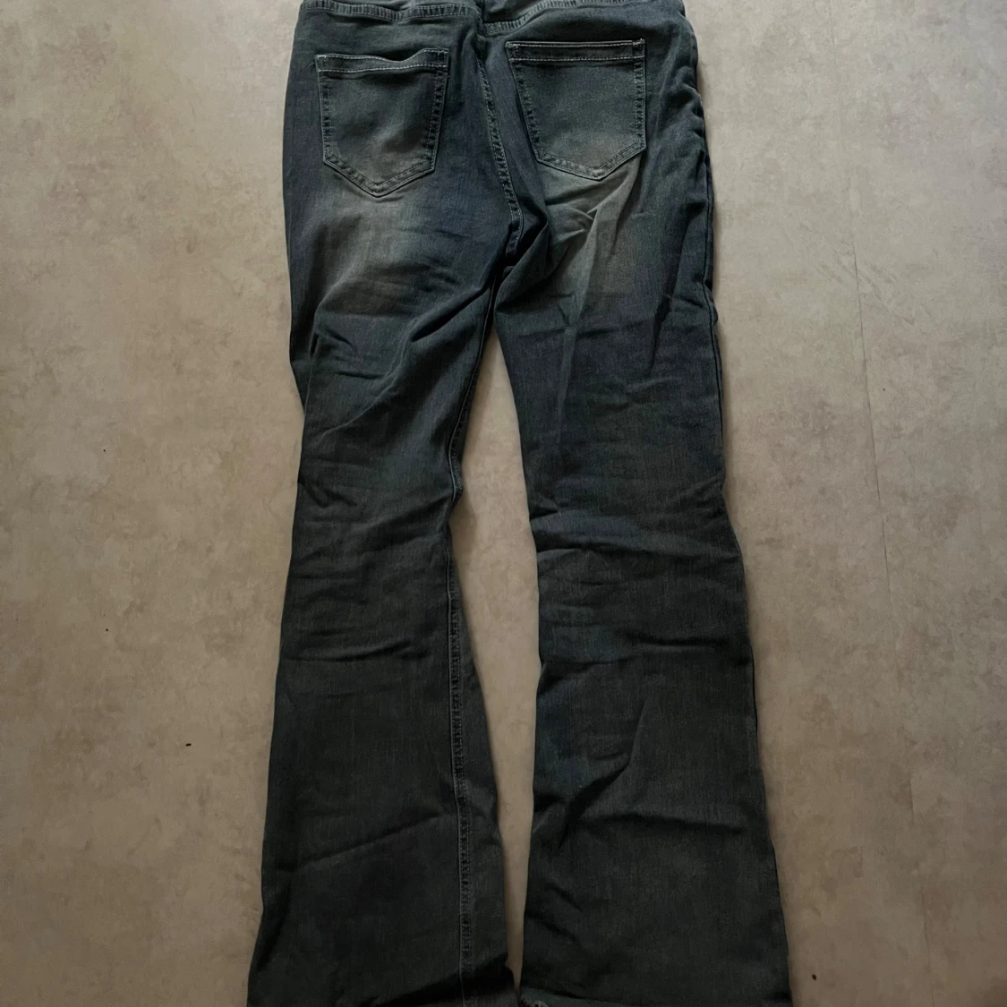 Grå bootcut jeans från Romwe - 1