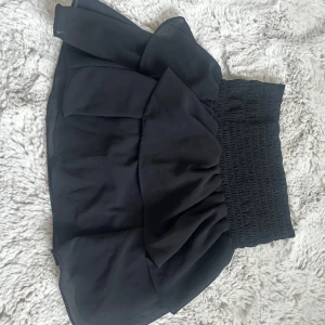 Kjol från Chelsea - Jättefin kjol från chelsea. Sällan använd och inga defekter🩷