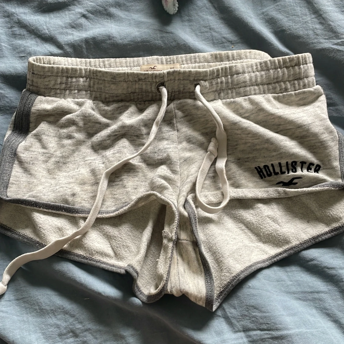 Grå mjukisshorts från Hollister