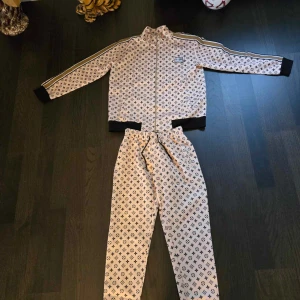 Tracksuit - Nytt skick