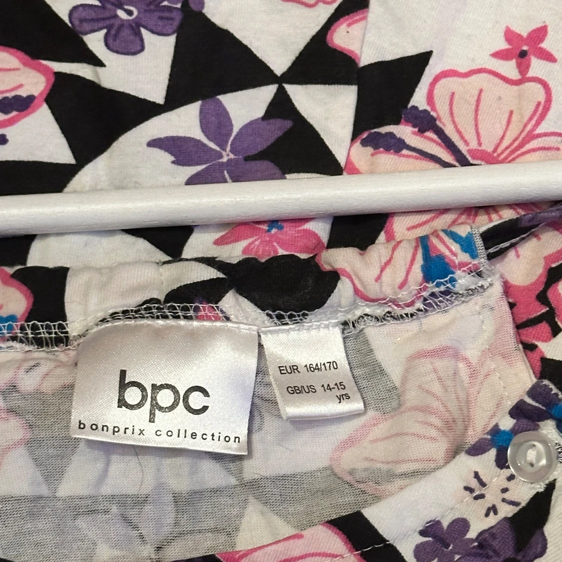 Blommig oneshoulder klänning från bpc - 2