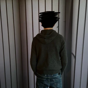 Tiger of sweden merino ull tröja - Tiger of sweden tröja av materialtet merino ull. Tröjan är i bra skick och jag säljer den eftersom kah börjar växa ur den:)