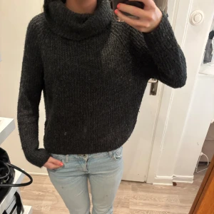 Polo tröja  - Den snyggaste polo tröjan till hösten! Säljs inte längre men är från crocker? Jätte skön! 