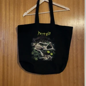 Melanie Martinez portals väska - Portals tour 2023 har använd fåtal gånger mycket bra skick 