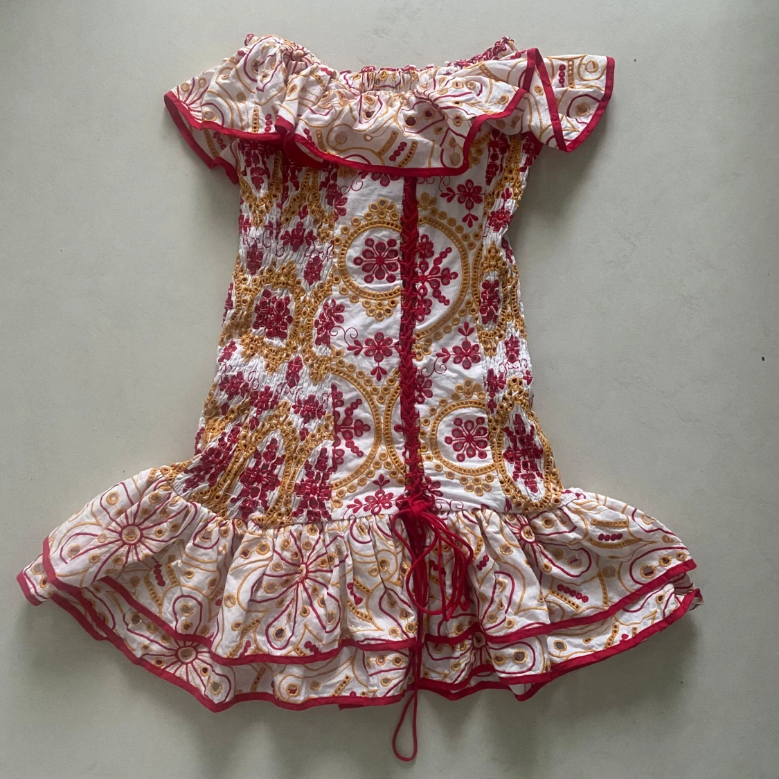 Broderie Anglais off shoulder klänning  - 3