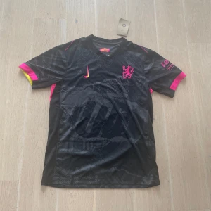 Chelsea x Nike svart fotbollströja - Chelsea x Nike fotbollströja, helt ny med tags , steal 