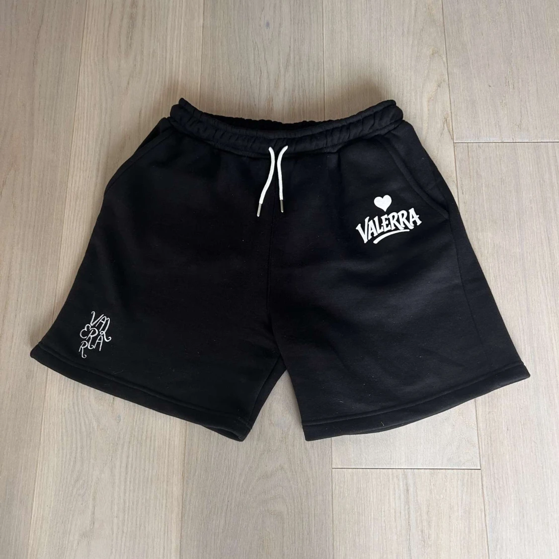 Svarta shorts från Valerra