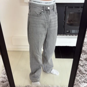 Loose jeans h&m - Loose fit jeans från h&m. Bra skick. 30/32