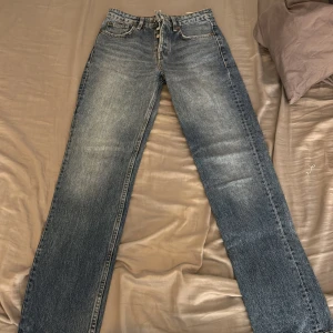 jeans - Skit snygga Zara jeans från några år tillbaka men har tyvärr blivit för små!