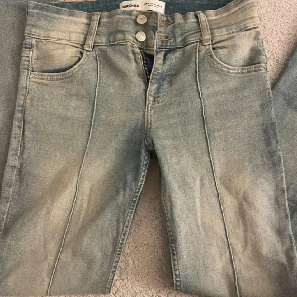 Bootcut jeans från Bershka ljusblå