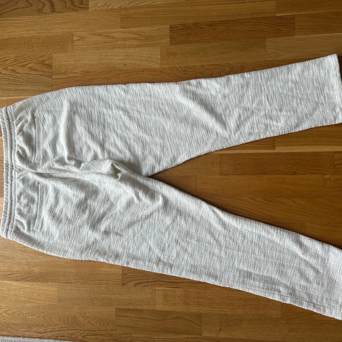 Vita strukturerade byxor från Zara - 3