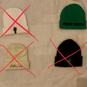 Billie Eilish Mössor - Sällan använda Billie Eilish mössor i mycket fint skick.  Vit mössa: Såld Grön mössa: Köpt online (90kr eget pris)  Beige mössa: Såld   Svart mössa: Såld