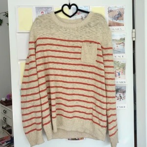 vit och orange randig stickad tröja - stickad tröja med orangea ränder, PM för frågor å fler bilder 