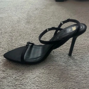 Svarta klackar Zara - Supersöta låga klackar från Zara💕 Endast testade så i nyskick