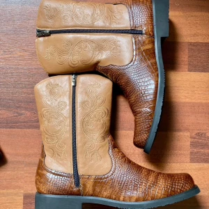 Cowboy Boots - Alligator Print- Lightweight - Glossy stylish western boots  30.5cm it says 46 but it's 45 EU Alligator skin print not real leather  Light and spacious for wide feet or more toe space!