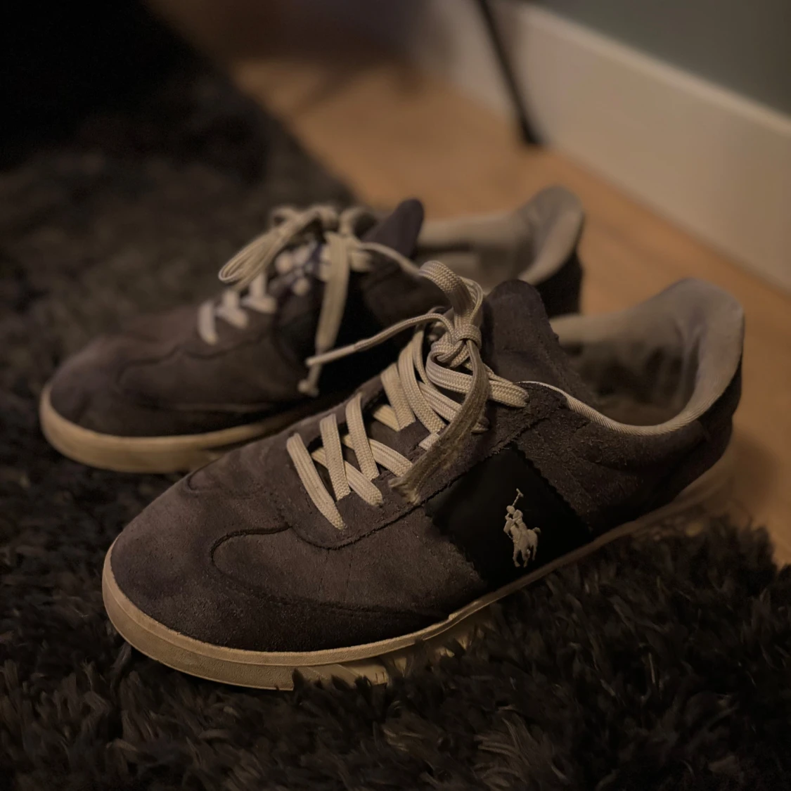 Grå mockasneakers från Polo Ralph Lauren