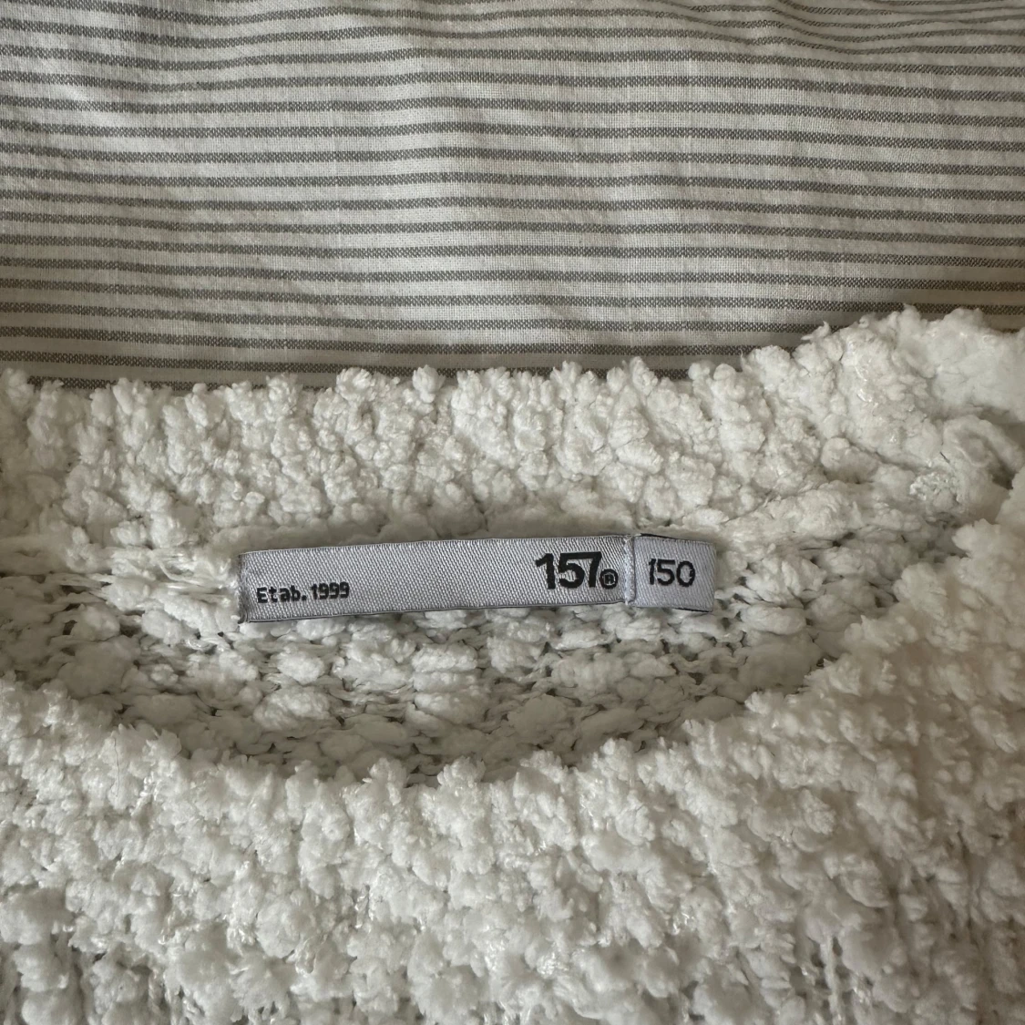 Vit fluffig stickad tröja - 2