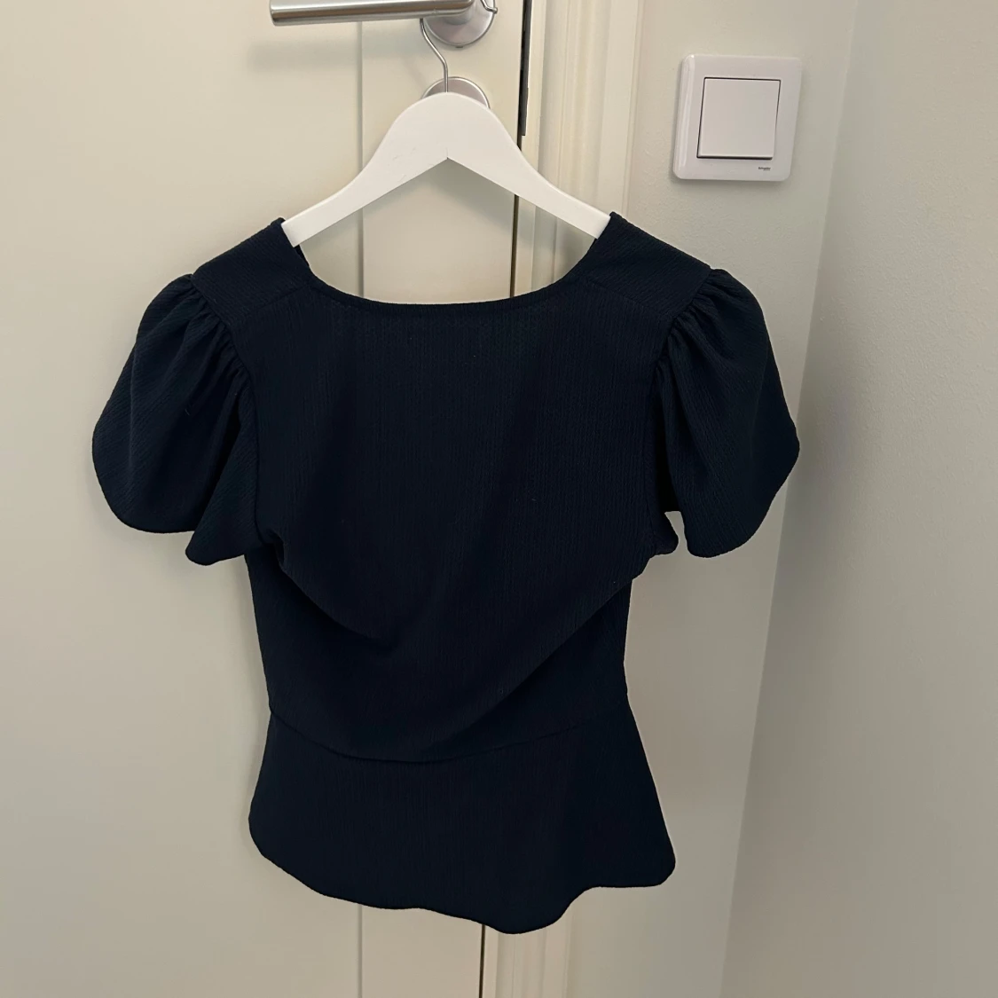 Svart omlottopp från Holly & White - 1