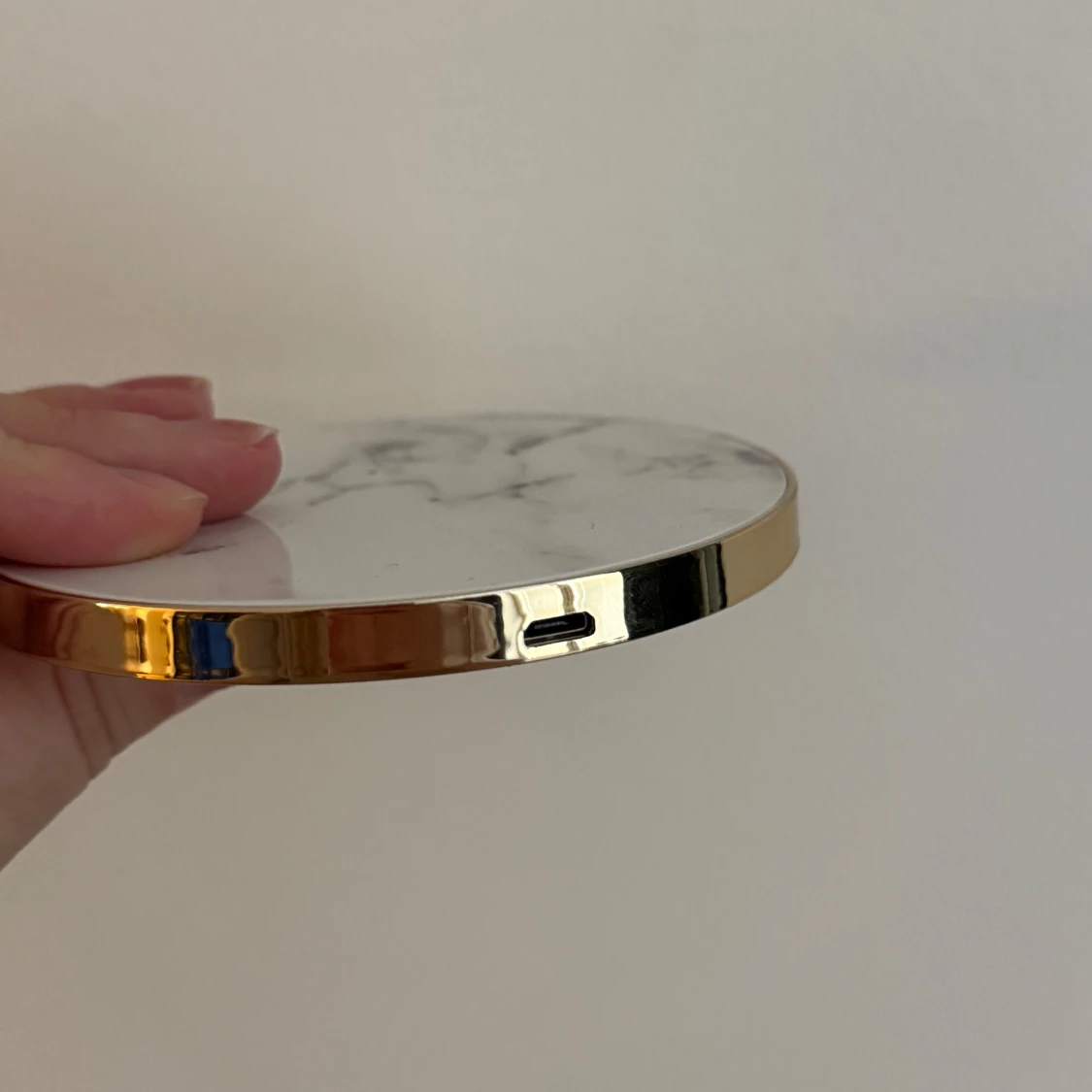 QI charger - Ideal of Sweden - 2