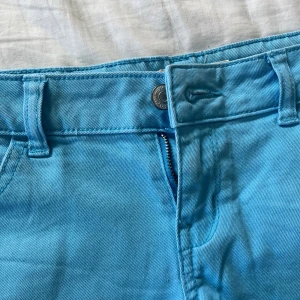  lowwaist shorts  - lowwaist shorts, skit snygga!! Perfekt nu på sommaren!! Säljer då jag har för mycket kläder. De är från Gina men vintage, gå inte att få tag på längre eftersom det är en äldre modell 