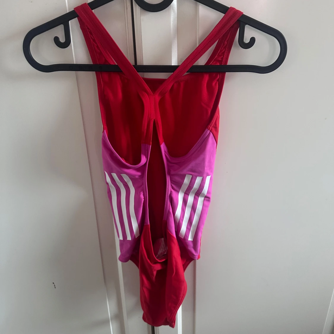 Röd baddräkt från Adidas, strl 152 - 1