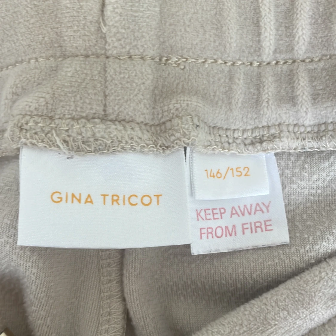 Beigea mjukisbyxor från Gina Tricot - 2