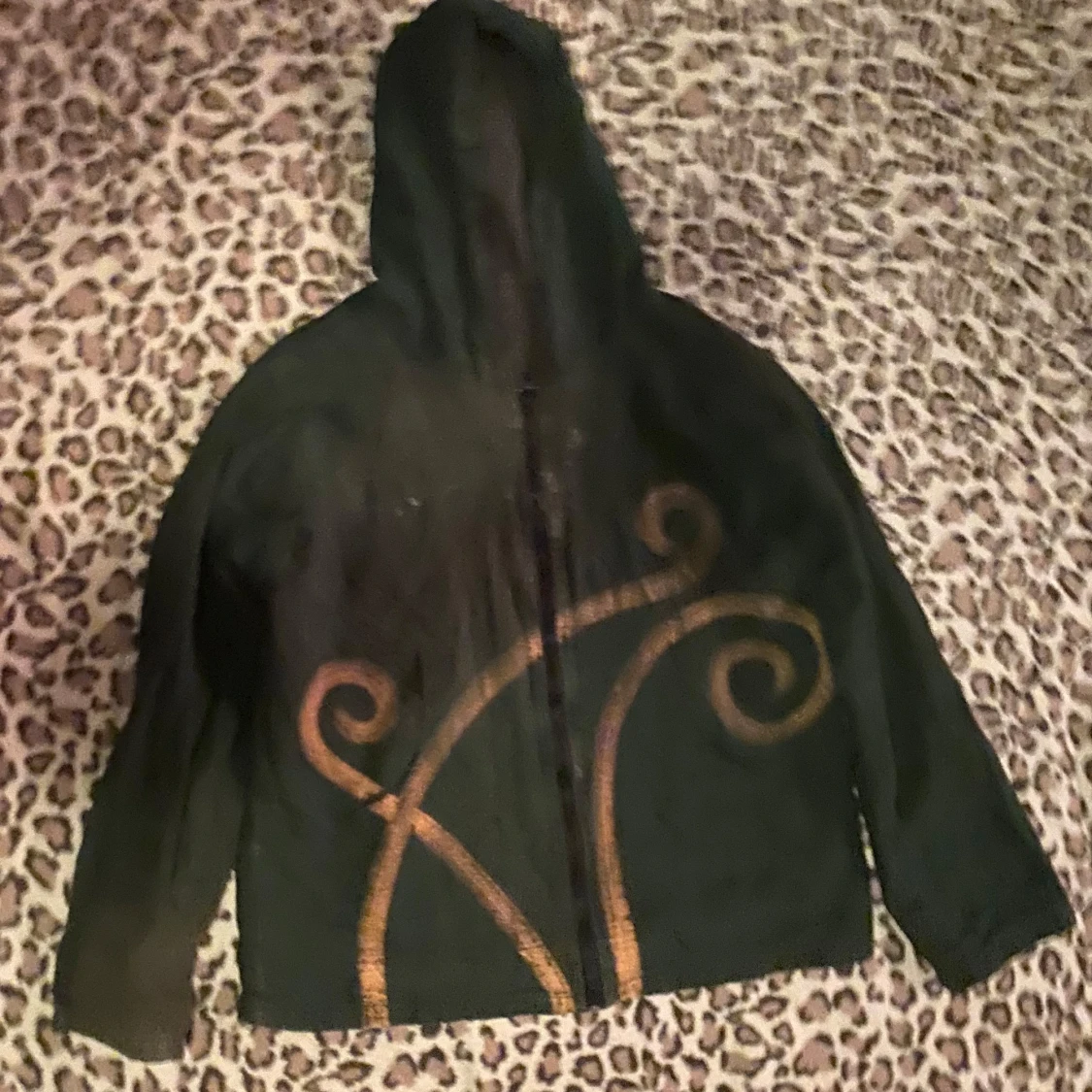 Zipup hoodie med spiraler