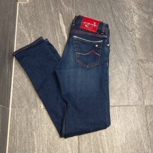 Jacob cohen Limited edition 688 - Limited edition Jacob cohen jeans i storlek 31 år 366 av 560. Nypris ca 6500. Använda ca 3ggr