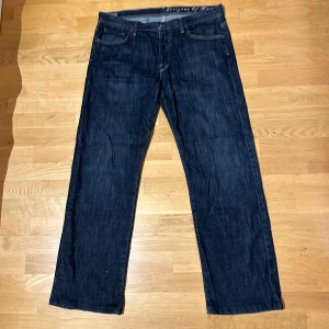 Vintage Jeans - Vintage jeans med perfekt loose passform. Lägger sig bra över skorna. Outfitbild finns på begäran.