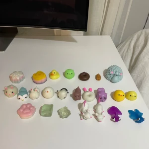 Mochies - Säljer några mochies☺️De är mjuka och gummiaktiga och kan användas som stressleksaler eller bara som vanliga leksaker🫶🏼