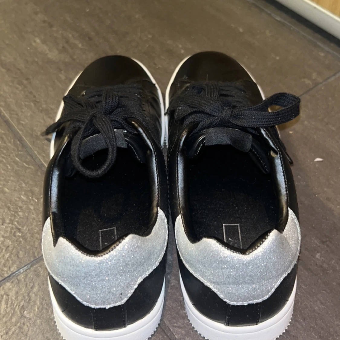 Svarta sneakers  - 1