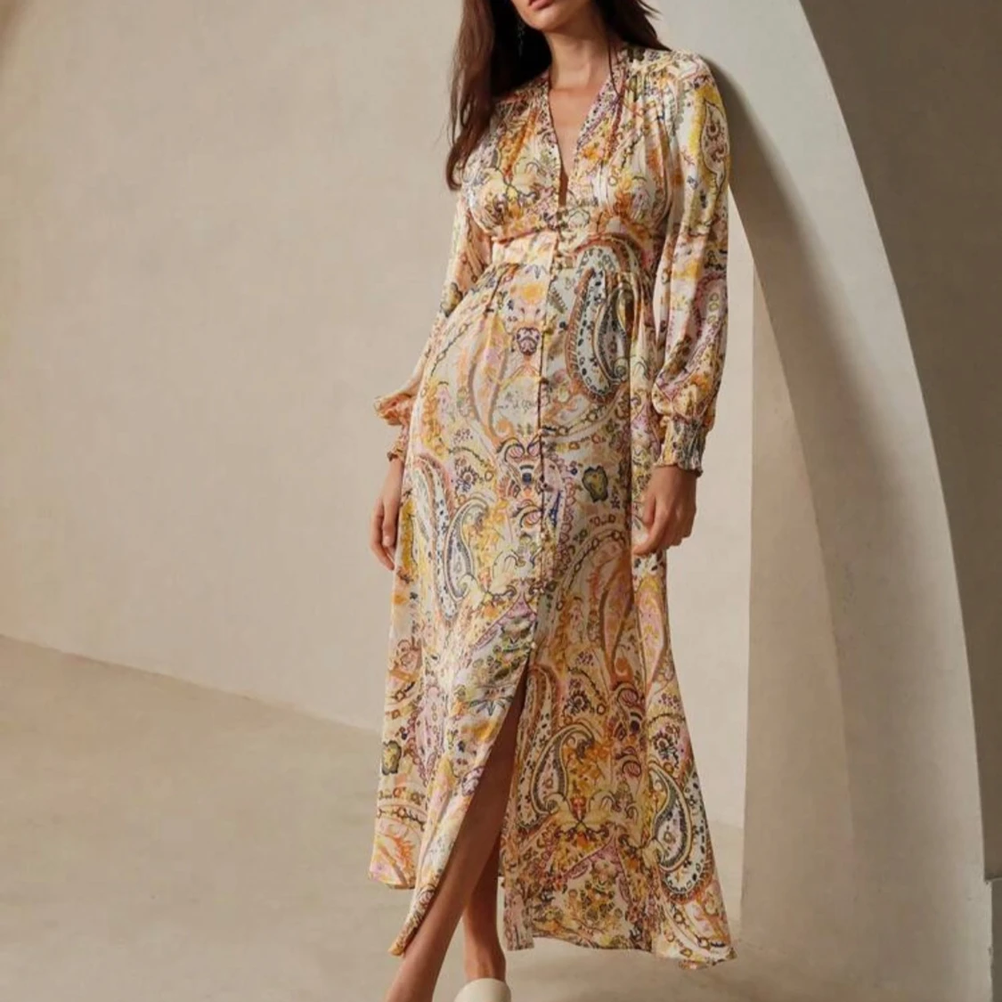 Klänning med knappar