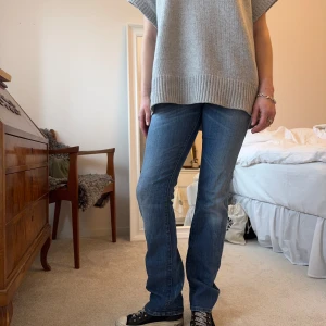 Lågmidjade Jeans - Lågmidjade jeans från replay 35 i midjan, 80 innersöm