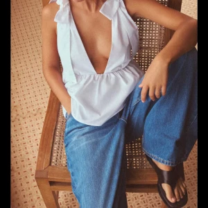 Vit ärmlös blus - SÖKER!!!!! Betalar högt för snabbt köp 🩷🩷🩷🩷🩷.