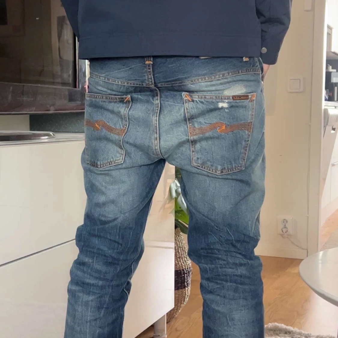 Blå slitna jeans från Nudie Jeans - 2