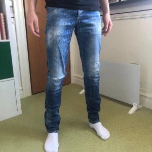 Jacka & Jones jeans 👖  - Säljer ett par Slim fit jeans från Jack & Jones. Modell: Slim/Glenn🇮🇹 Storlek: W30 L34. Nypris: 1000kr+, bra skick samt bra pris, går att diskutera priset!