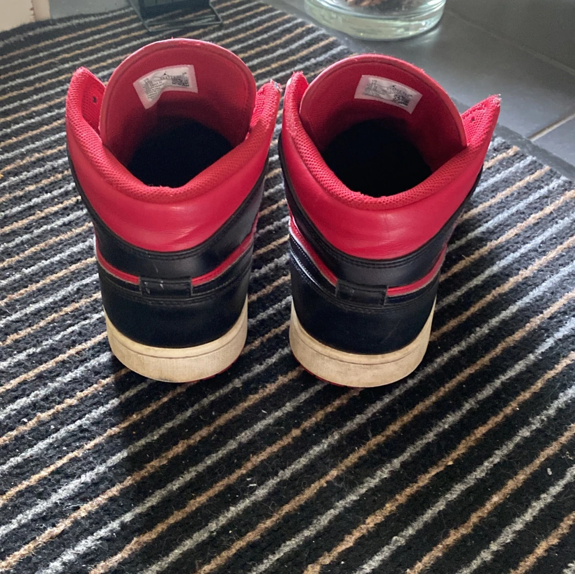 Nike Air Jordan 1 High röd och svart - 2