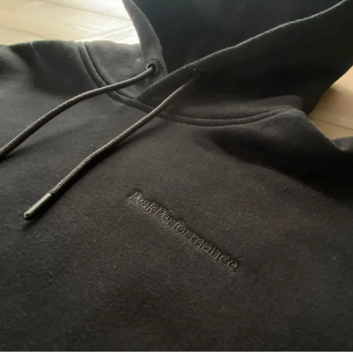 Svart hoodie från Peak Performance - 2