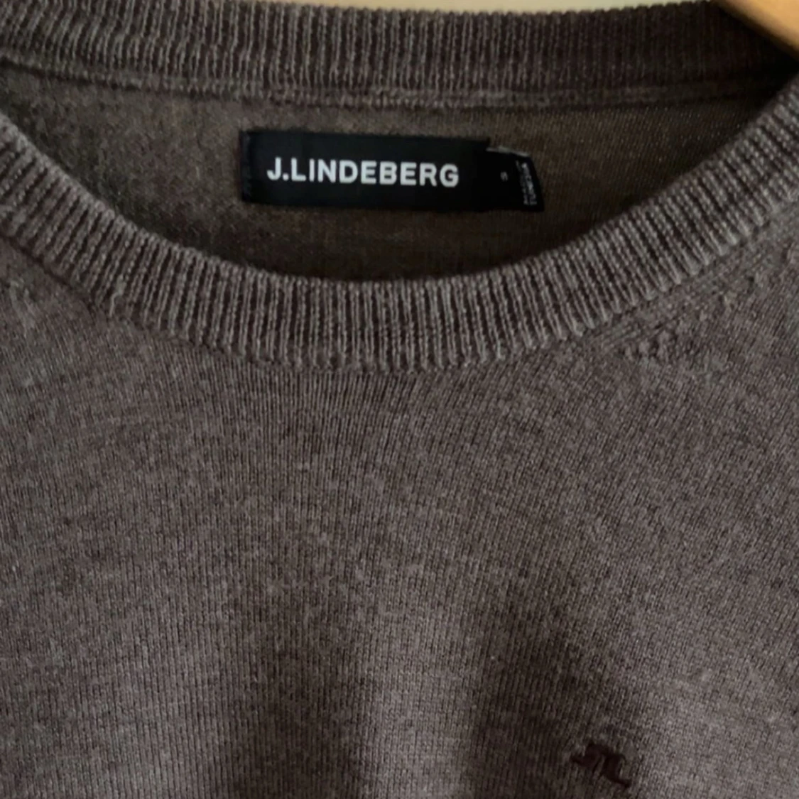 Grå stickad tröja från J.Lindeberg - 1