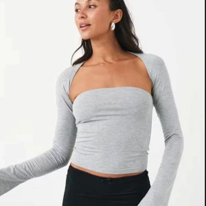Fina tricot square neck tröja - Jättefin grå tröja från Gina. Använt en gång och i nyskick! 💗