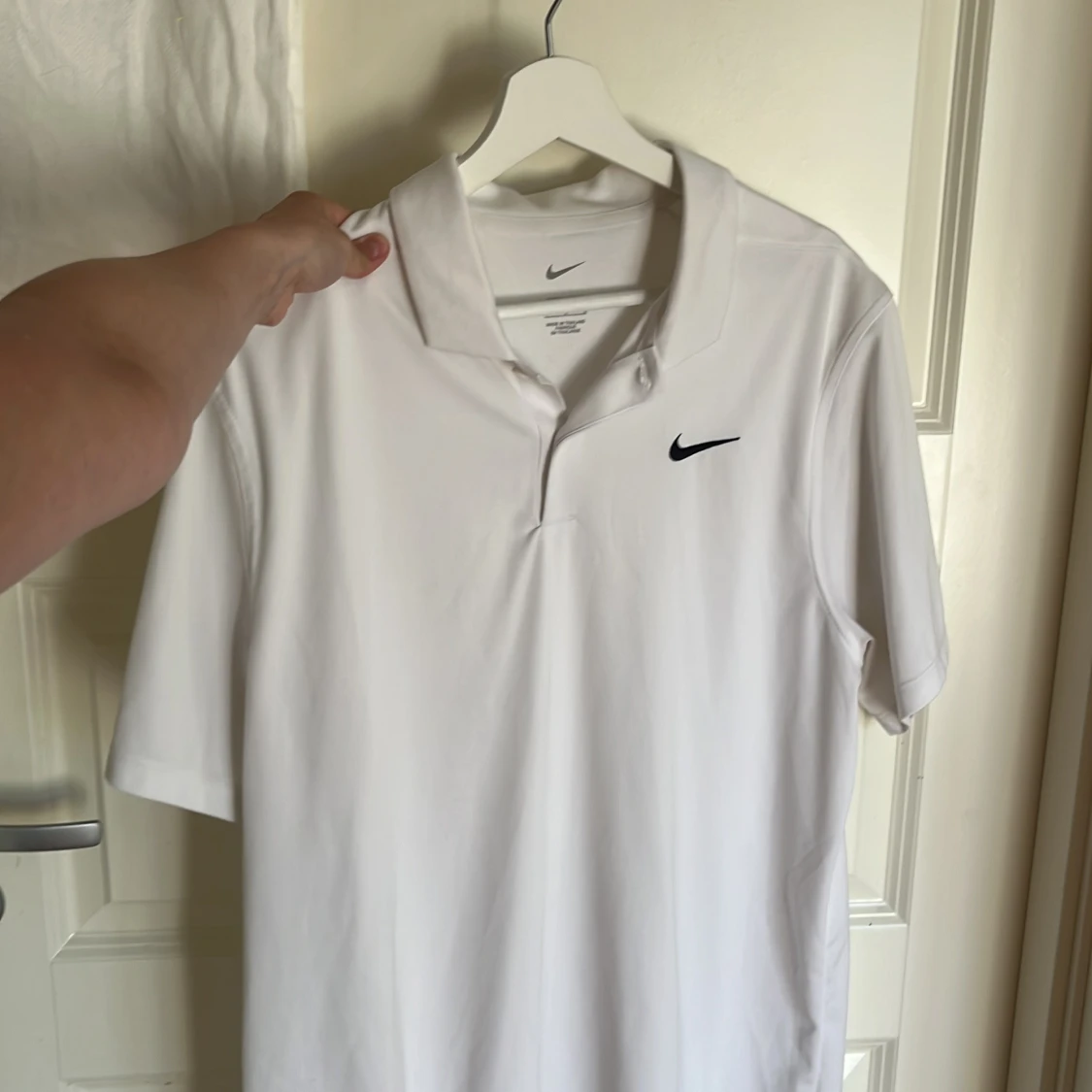 Vit piké t-shirt från Nike - 2