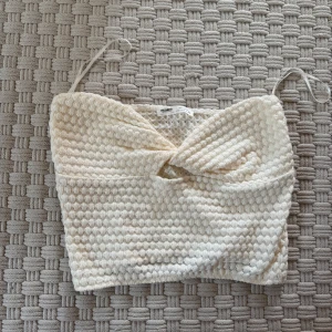 Ny topp 🩷 - Söööt topp ifrån pull & bear som aldrig är använd 🩷 storlek L men skulle säga att den är S 