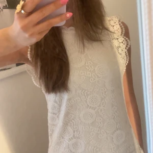 Spets blus - Fin spets blus som inte kommer till användning, prisförag går jättebra💕💕 perfekt till sommaren!