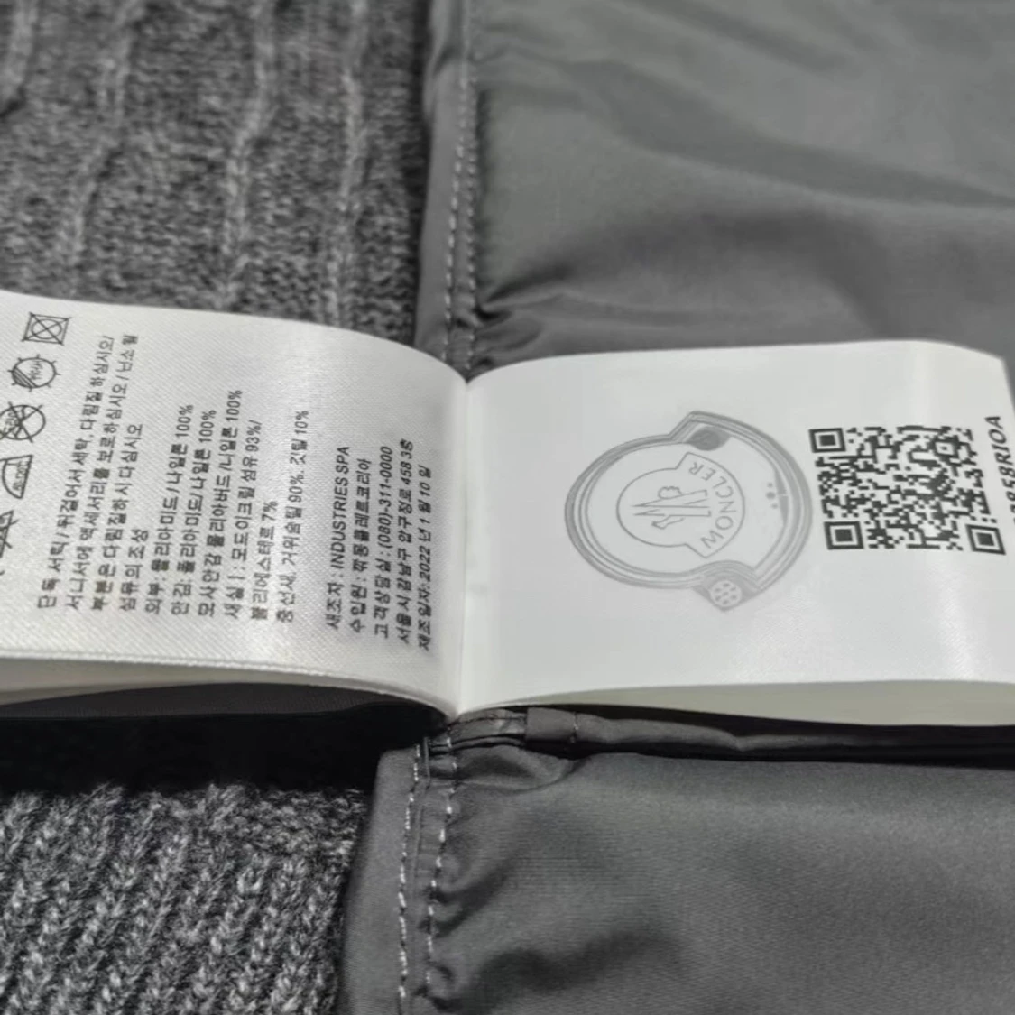 Grå dunväst från Moncler med stickade ärmar - 3