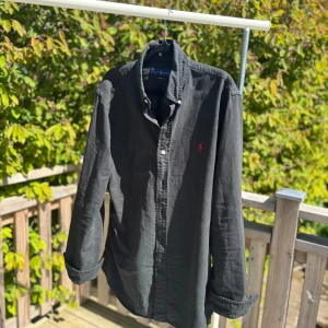 Ralph Lauren skjorta  - Ralph Lauren Skjorta 👔- Skick 10/10 - Storlek M Slim Fit - Färg Svart. 🤩