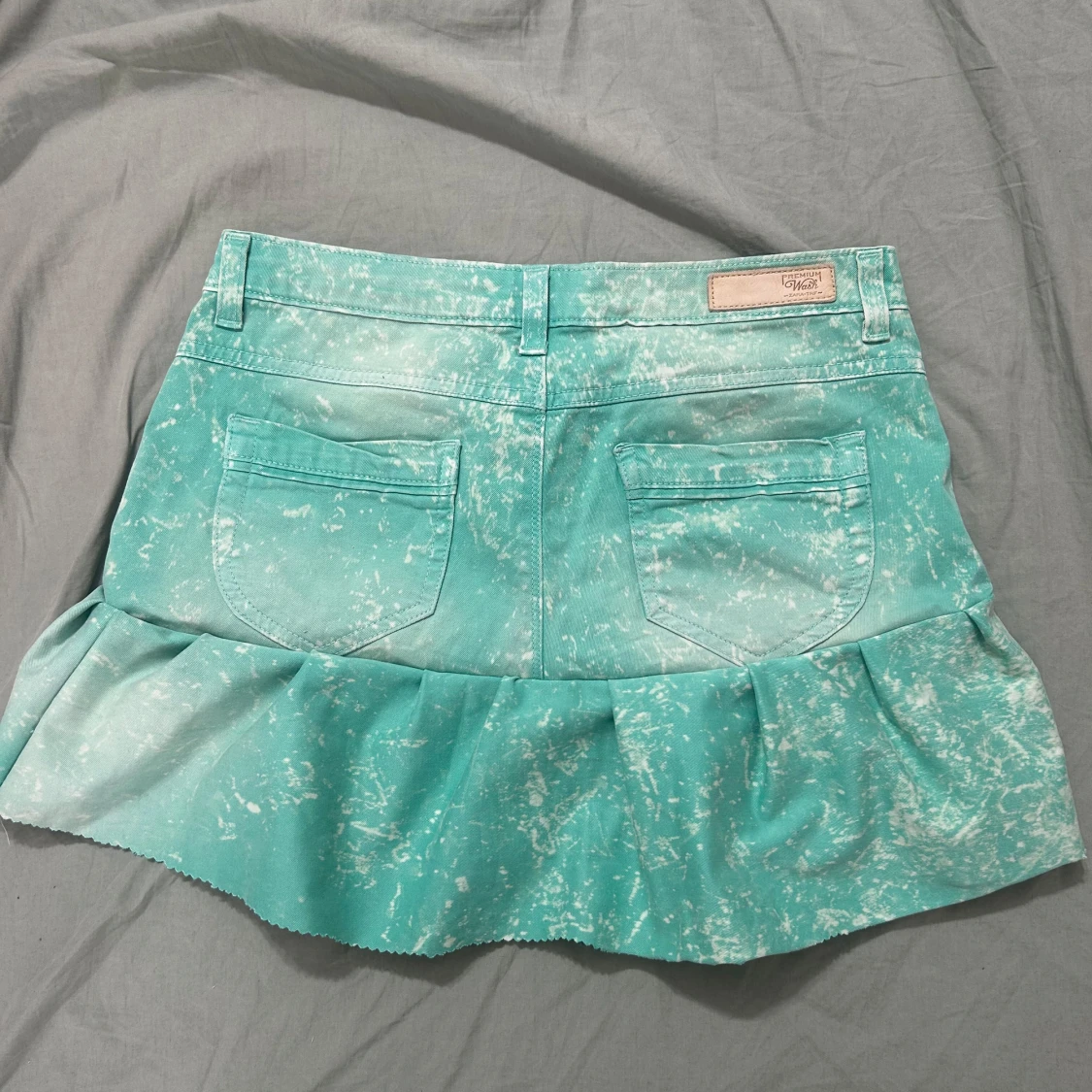 Snygg unik turkos volang jeanskjol - 1