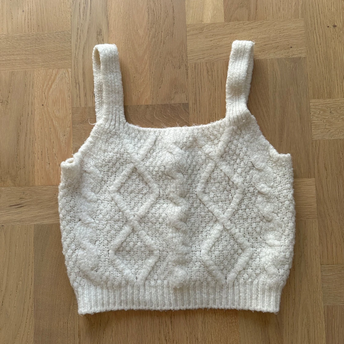 Vit stickad croppad linnetopp från Primark - 4