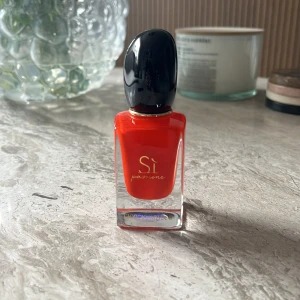 TOM parfymflaska Si Passione Eau de Parfum - TOM parfymflaska. Säljes för att använda till att fylla på med ny parfym