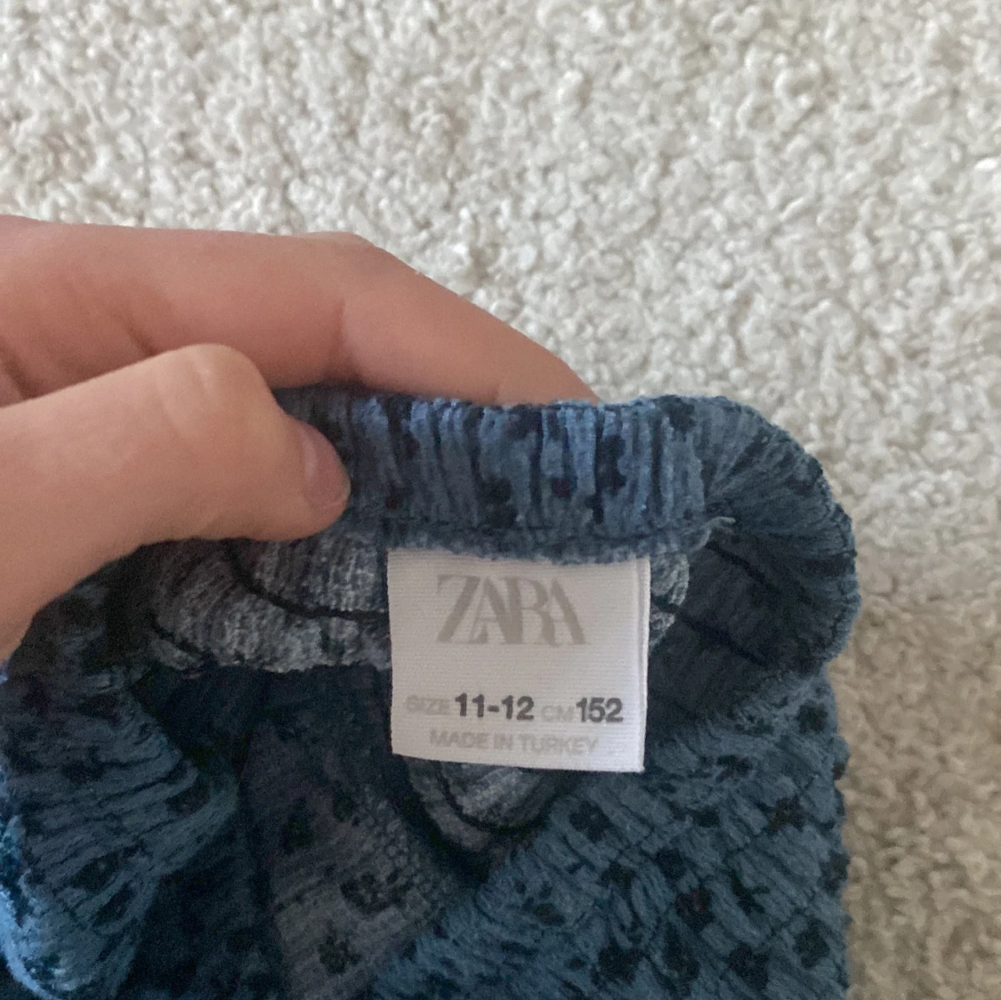 Blå volangkjol med prickigt mönster från Zara - 1