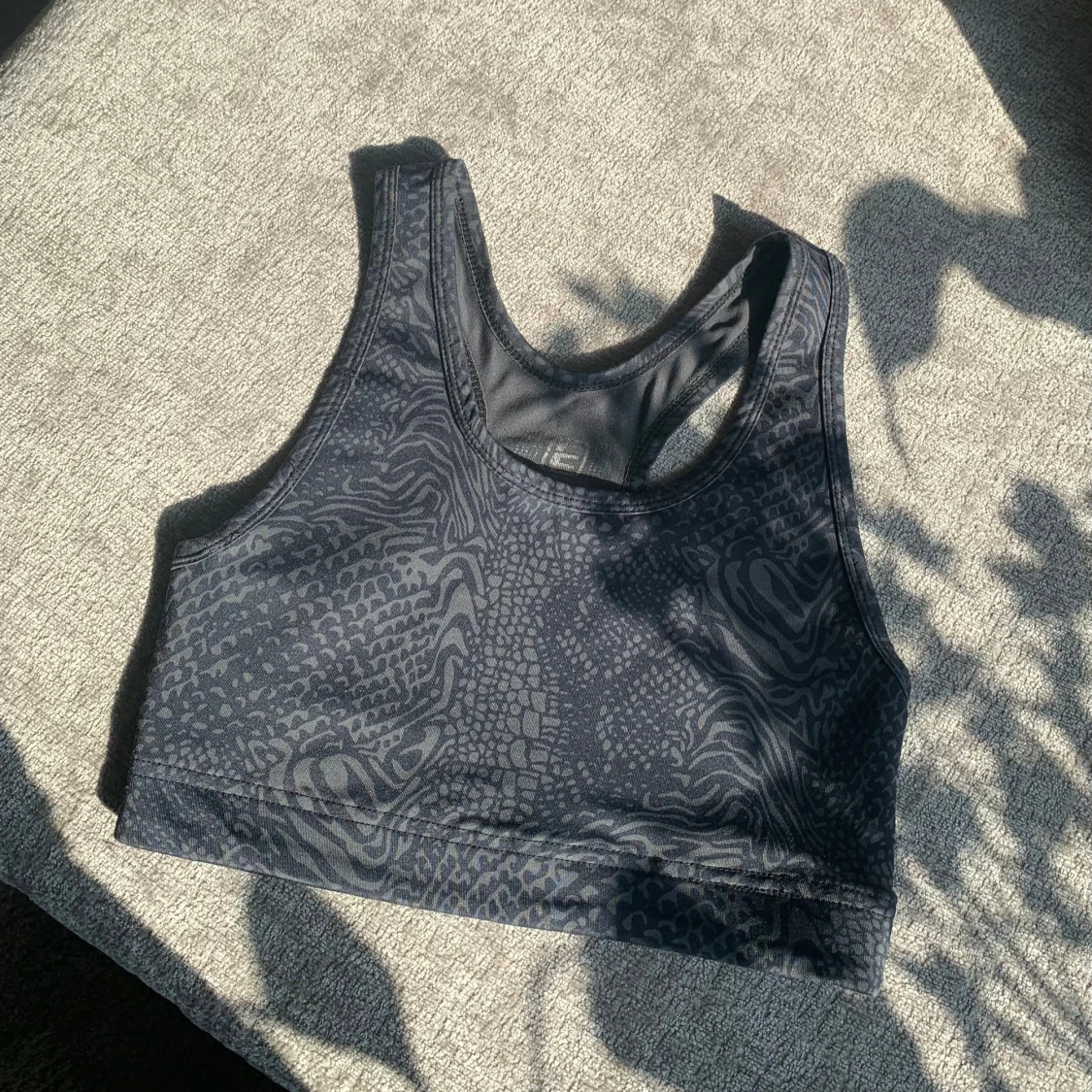 Svart sport-bh med djurmönster